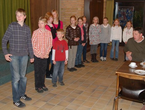 Zur Orgelpfeifen-Reihe stellten sich die Teilnehmer am diesjährigen Läufercup zur Ehrung auf. Leider fehlten so einige der 24 Teilnehmer bei dieser Ehrung.