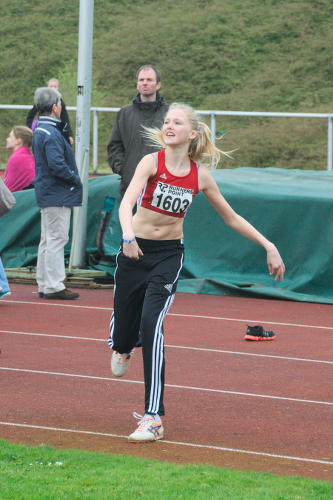 In ihrem ersten Wettkampf belegte Julia Niehues mit 27,5m Platz fünf in der Altersklasse W13.