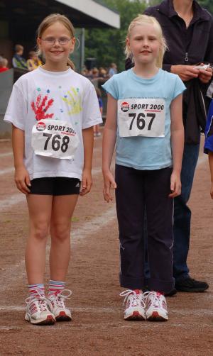 Ricarda Hemsing und Christina Laukötter an der gleichen Startlinie wie Dana und Michaela aber etwas weiter innen. Als zweitplatzierte in der Läufercupwertung lief Ricarda couragiert die beiden Runden an der Spitze mit und musste auf den letzten 80m ihren dritten Platz gegegn stark aufholende Konkurrentinnen im Schlussspurt verteidigen.