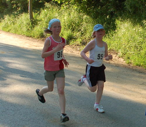 Lilli Uhlig und Hanna Droste kamen kurz nach Vanessa ins Ziel. 