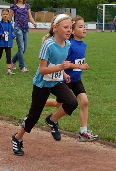 Larissa Boom sprintet im Endspurt auf Platz 6 in der Altersklasse W2001