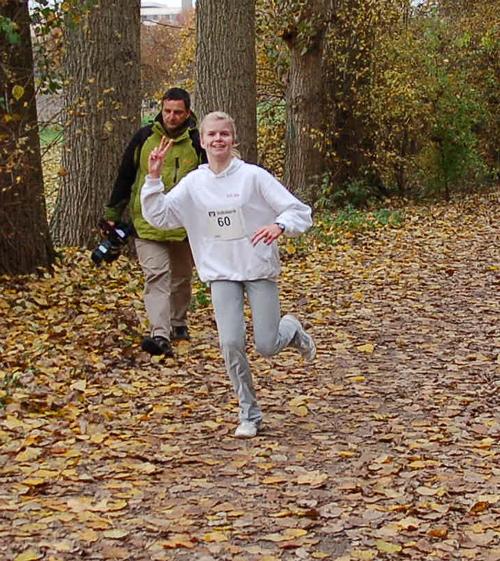 Auch Linda Terwey nimmt den Lauf locker mit.