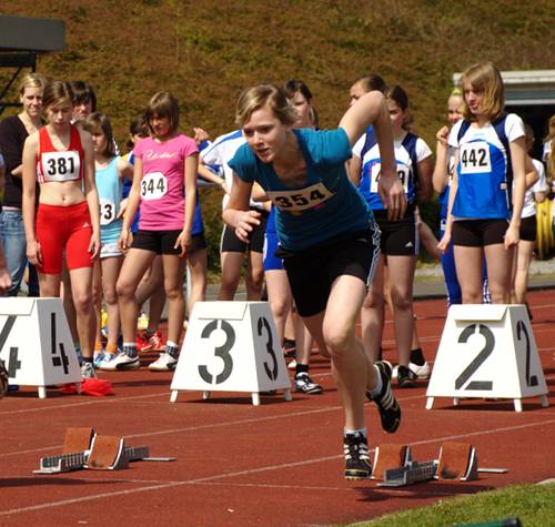 Nadine Thiemann beim 75m-Start. Sie verbesserte sich um 6 Hunderstel auf genau 11,00 Sekunden und belegte Platz 5.