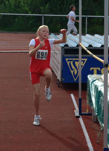 Platz 2 für Larissa Boom im Hochsprung. Mit übersprungenen 1,10 sprang sie nahe an ihre Bestleistung von 1,12m heran.