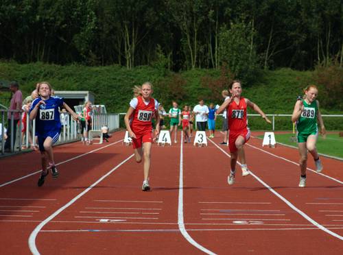 Larissa und Jana im Zielsprint über 50m.