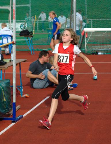 Besser lief es für Maike Schulenkorf. Sie übersprang 1,18m - mit konzentrierteren Klappmesser ist aber auch noch eine deutlich höhere Höhe möglich.