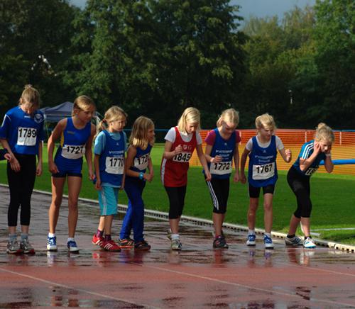 800m Start für Fenja Telger. Mit 3:23,72 min erringt sie Rang sieben.