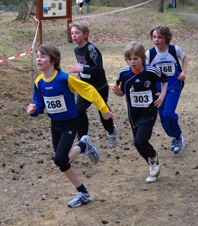 Dominik Vinkelau und Florian Wessendorf im Gleichschritt zum Zieleinlauf.