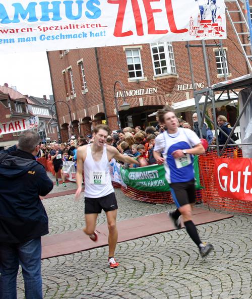 Christian Heidemann (787) steigerte seine 5 km Wettkampfleistung auf 18:04 min (Brutto). Hiermit verpasste er den Bronzerang in der Männer Hauptklasse ganz knapp.
