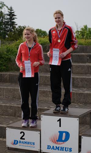 Nadine Thiemann qualifizierte sich für die Deutschen U16-Blockmeisterschaften. Im Bild ist auch die Zweitplatzierte Christina Honsel von der LG Dorsten.