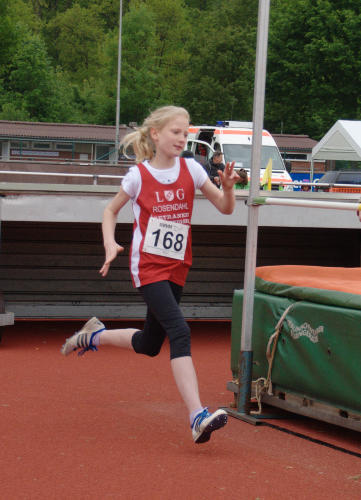 Fenja Telger mit ihrem Sprung über 1,04m.