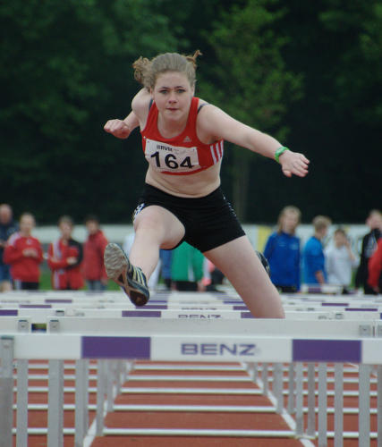 Laura Schulenkorf ging besonders konzentriert an die Hürden heran. Diesmal berührte sie keine einzige Hürde und kam trotzdem mit 13,13 Sekungen nahe an ihre Bestzeit heran.