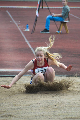 Diesmal war Carla Weiser mit ihren Anläufen nicht zufrieden. Mit 4,15m im Weitsprung der W14 landete sie auf Platz 9 und verpasste das Finale knapp.