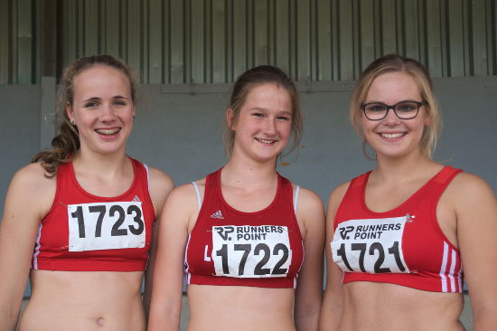 Maike Schulenkorf, Jana Riermann und Ricarda Hemsing hatten gut Lachen bei den Coesfelder Stadtmeisterschaften.