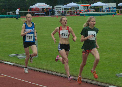 Couragiert ging Kerstin Schulze Kalthoff einen Tag zuvor das 800m Rennen an. Durchgangszeit nach 400m waren 68 Sekunden. In der zweiten Runde musste sie dann die Runde zu Ende kämpfen.