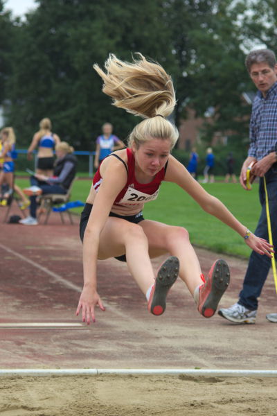 Mit 4,55m springt Carla Weiser neue Bestleistung und gewinnt die Silbermedaille. Mit 4,55m springt Carla Weiser neue Bestleistung und gewinnt die Silbermedaille.