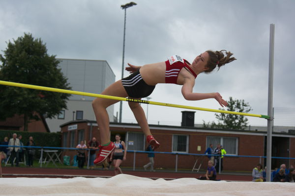 Mit übersprungenen 1,45m gewinnt Jana Riermann den Hochsprung der W14. Mit übersprungenen 1,45m gewinnt Jana Riermann den Hochsprung der W14.