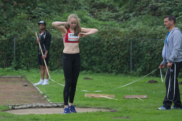 Mit 9,61m sicherte sich Maike ihre zweite Kreiskrone in der W15. Mit 9,61m sicherte sich Maike ihre zweite Kreiskrone in der W15.