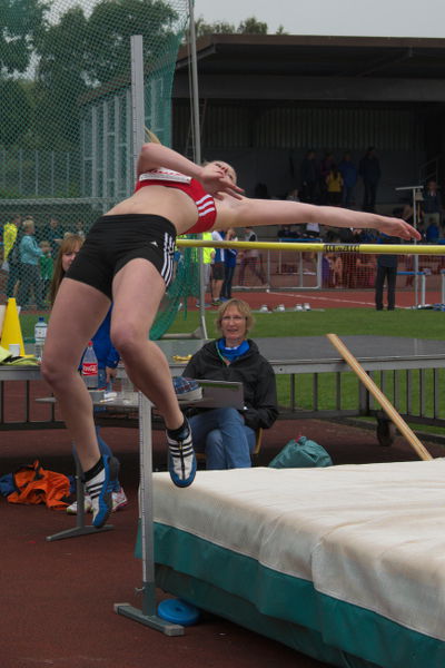 Erst bei 1,50m stieg Nadine Thiemann in den Wettkampf ein. Sie sprang wieder einmal sehr gut und gewann die U20 mit übersprungenen 1,62m. Erst bei 1,50m stieg Nadine Thiemann in den Wettkampf ein. Sie sprang wieder einmal sehr gut und gewann die U20 mit übersprungenen 1,62m.