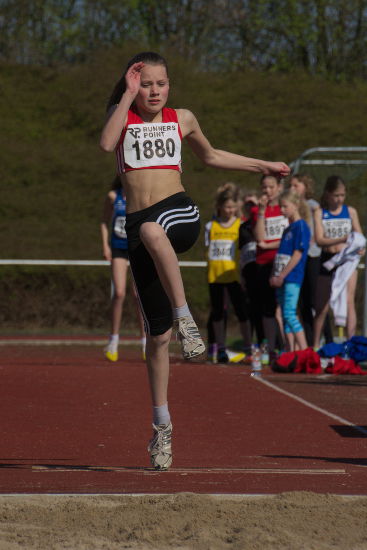 Im Weitsprung der W11 sprang Annika Schulze Kalthoff mit 3,95m neue persönliche Bestleistung und erreichte Platz drei. Im Weitsprung der W11 sprang Annika Schulze Kalthoff mit 3,95m neue persönliche Bestleistung und erreichte Platz drei.