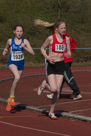 Fenja Telger beim 800m Lauf. Zuvor warf sie mit 29 m eine neue persönliche Bestleistung im Ballwurf. Fenja Telger beim 800m Lauf. Zuvor warf sie mit 29 m eine neue persönliche Bestleistung im Ballwurf.