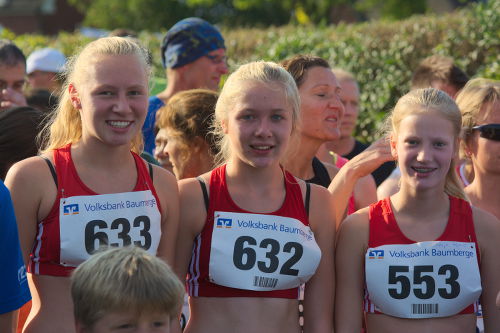 Larissa Boom, Carla Weiser und Fenja Telger kurz vor dem 5 km Start.