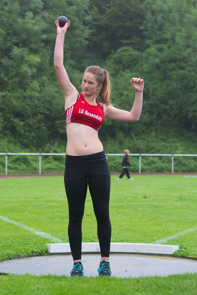 10,41m im ersten Versuch für Jana. Danach machte sie alle Versuche selber ungültig, weil sie unzufrieden war mit ihrer Technik. 10,41m im ersten Versuch für Jana. Danach machte sie alle Versuche selber ungültig, weil sie unzufrieden war mit ihrer Technik.