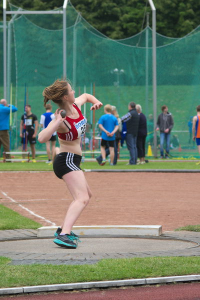 Einstoßen klappte super. Dann folgten ein paar schlechte Stöße. Aber im vierten Versuch wuchtete Jana Riermann die Kugel auf die neue Bestleistung von 11,24m. Einstoßen klappte super. Dann folgten ein paar schlechte Stöße. Aber im vierten Versuch wuchtete Jana Riermann die Kugel auf die neue Bestleistung von 11,24m.