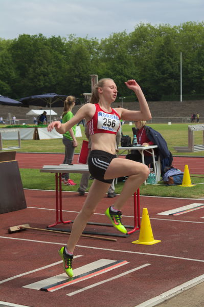 Da passte am Brett bei Larissas Sprung alles. Mit 4,58m übertraf sie ihre Bestleistung um einen Zentimeter und wurde Vierte in der W14.