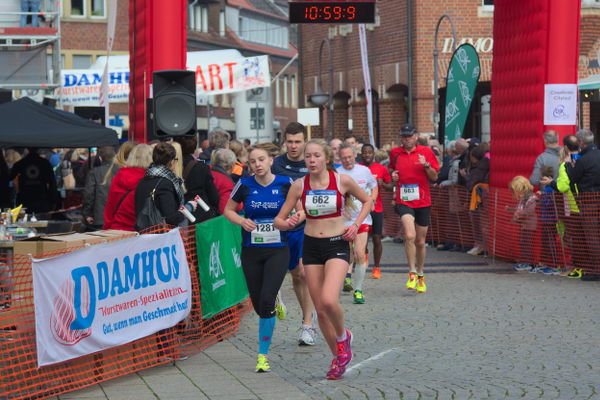 Carla Weiser flott unterwegs. Im Training deutete es sich schon an, dass sie wesentlich schneller laufen kann. Carla Weiser flott unterwegs. Im Training deutete es sich schon an, dass sie wesentlich schneller laufen kann.