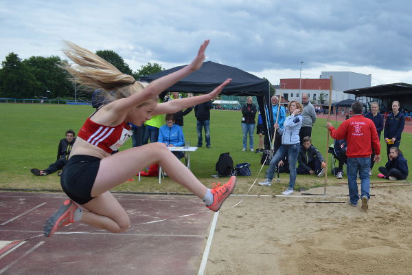 Carla Weiser springt 4,21m