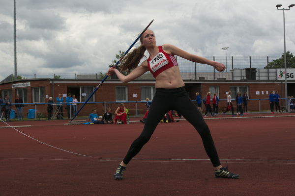 Beim Einwerfen flogen Maikes Speer sehr weit. Im Wettkampf klappte es nicht ganz so gut. Mit 26,29m warf sie die sechstbeste Weite. 