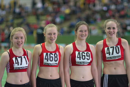 Carla Weiser, Larissa Boom, Jana Riermann und Maike Schulenkorf zwischen den Wettkämpfen.