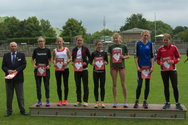 Siegerehrung für die 1.500m Läuferinnen in der U18 Siegerehrung für die 1.500m Läuferinnen in der U18