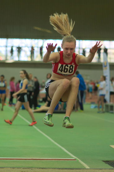 Auch Larissa Boom springt mit 4,35 m auf Platz 11 in ihrer Altersklasse W14. Im 60m Sprint erreicht sie eine neue Bestleistung mit 8,94 sek. 