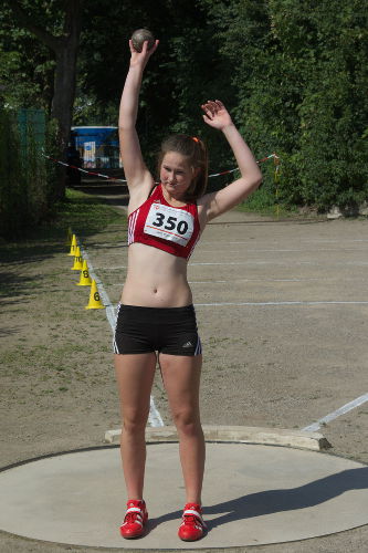 11,18m im ersten Wurf wurden von Janas Dauerkonkurrentin Ida Steinhauer vom TV Wattenscheid im letzten Stoß um 7 cm übertroffen.