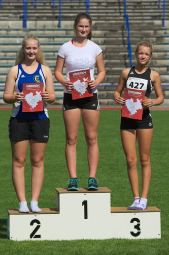 Siegerehrung im Speerwurf der W14. Jana Riermann gewinnt mit nur drei Würfen, Ihr zweiter Wurf auf 38,31m wurde nicht mehr übertroffen.