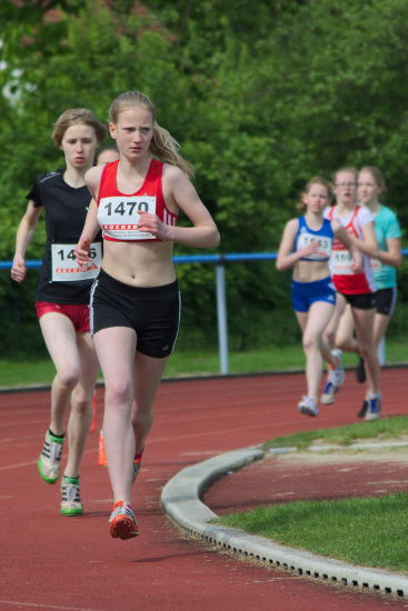 Fenja Telger im abschließenden 800m Lauf im Block Lauf der W13.