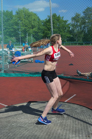 Mit 24,89 m blieb Maike Schulenkorf etwas unter ihren Möglichkeiten im Diskuswurf. Im Kugelstoß verbesserte sie ihre Bestleistung auf genau 9,00m. Mit 2.210 Punkten wurde sie Zweite im Block Wurf der W15.