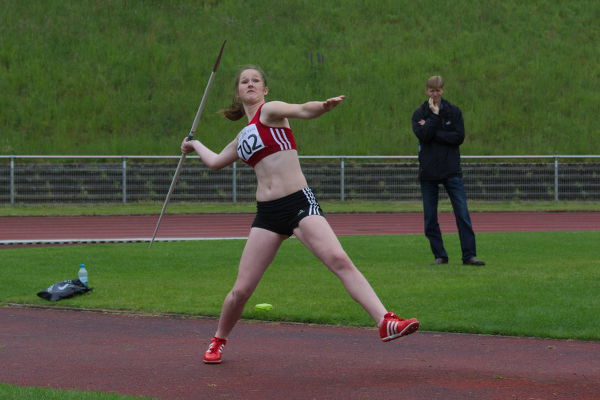 Jana Riermann wirft nicht ganz so weit wie am Samstag in Gladbeck. Mit 34,60m gewinnt sie trotzdem die Altersklasse W14.