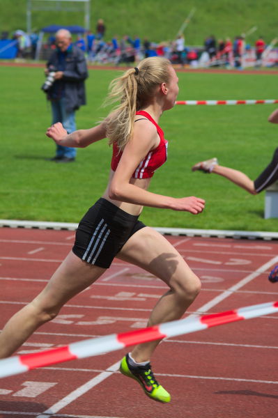 Larissa Boom wird im 100m Endlauf der W14 Sechste. Im Vorlauf verbessert sie ihre Bestleistung um eine hundertstel auf 14,03 sek.