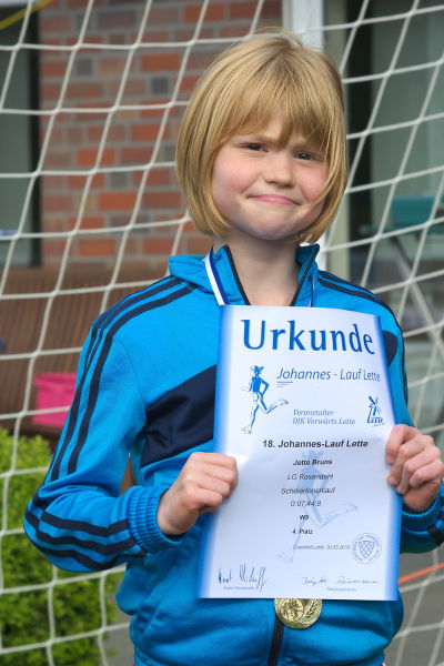 Auch Jette Bruns konnte wieder stolz ihre Urkunde und Medaille vorzeigen. Auch Jette Bruns konnte wieder stolz ihre Urkunde und Medaille vorzeigen.