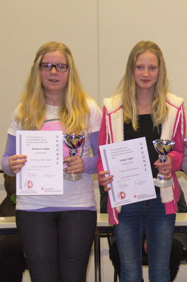 Johanna Lobbe und Fenja Telger in der Altersklasse W12.