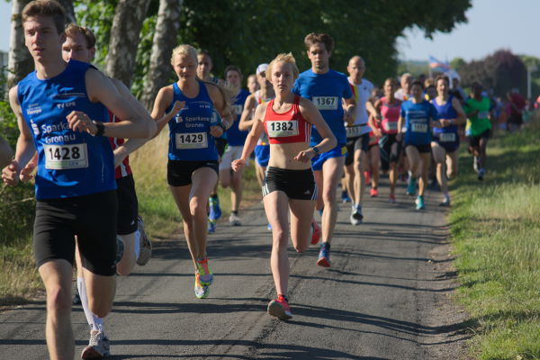 Ein ganz starkes Läuferfeld beim 3-km-Jogginglauf. Ein ganz starkes Läuferfeld beim 3-km-Jogginglauf.