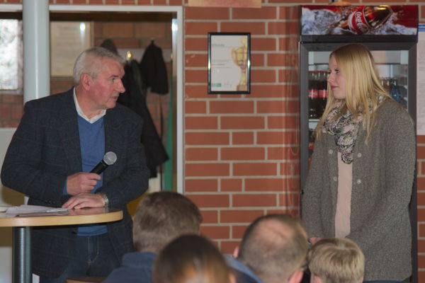 Unser "Oldie" bei den Ehrungen. Nadine wurde bestimmt schon über 10 Mal bei Peter Brüggemann nach vorne zur Ehrung gerufen.