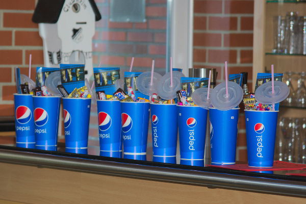 Annette Hemsing hat wieder tolle Presente für die Teilnehmer am Kreis-Leichtathletik-Cup vorbereitet.