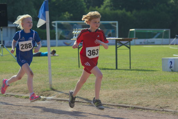 Jette Bruns im Endspurt ihres 800m Laufes. Jette Bruns im Endspurt ihres 800m Laufes.