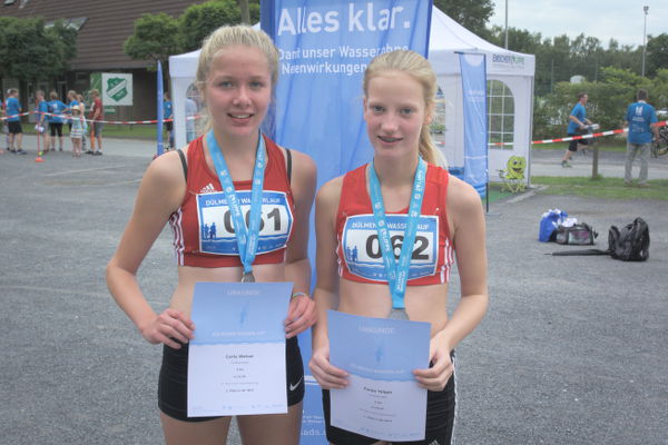 Carla Weiser verbessert ihre 5km Bestleistung erneut auf 23:36 min und gewinnt die W15 Wertung. Fenja Telger nimmt auch gerne die Medaille mit für ihren Sieg in der W13.