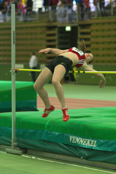 Zur Abwechslung mal was Anderes. Unsere Werferin Jana Riermann beherrscht auch noch den Hochsprung. Nach 1,45m musste sie leider aussteigen, da der Hochsprung zu lange dauerte und ihre Paradedisziplin Kugelstoß begann.