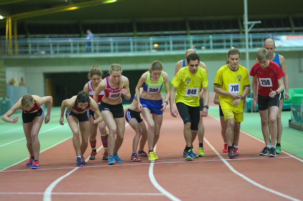 Kerstin (links) hat ihren Start deutlich verbessert. Sie lief auf Platz zwei in der U20 mit 4:53 min. Kerstin (links) hat ihren Start deutlich verbessert. Sie lief auf Platz zwei in der U20 mit 4:53 min.